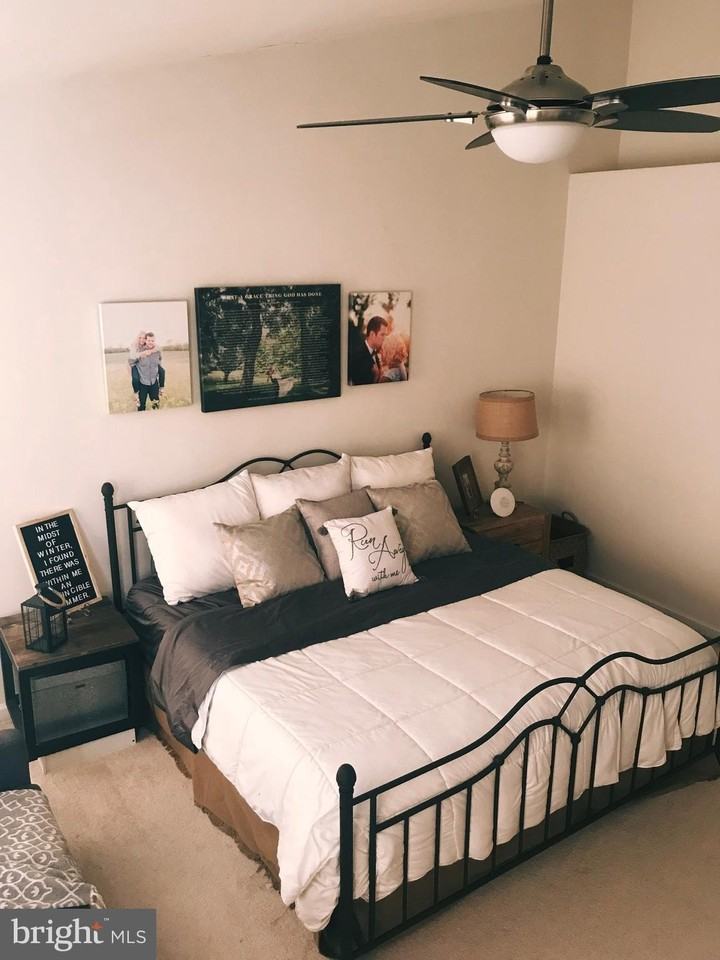 7806 River Rock Way - Photo 4 of 29