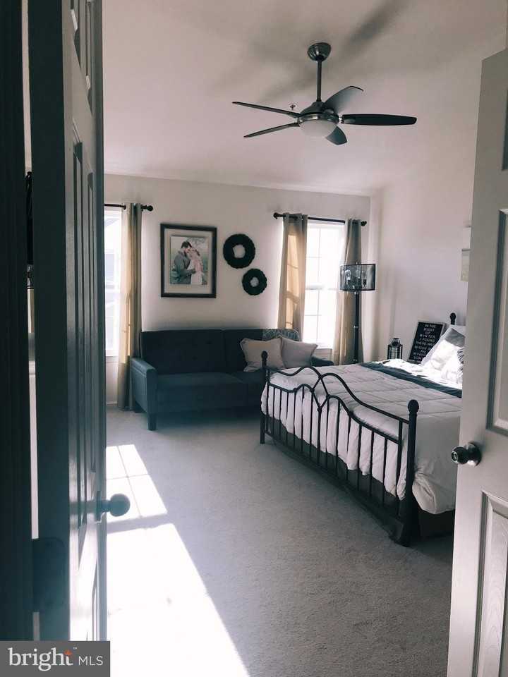 7806 River Rock Way - Photo 7 of 29