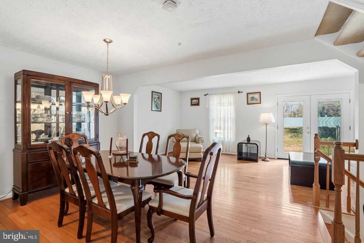 8016 Brightlight Pl - Photo 5 of 35