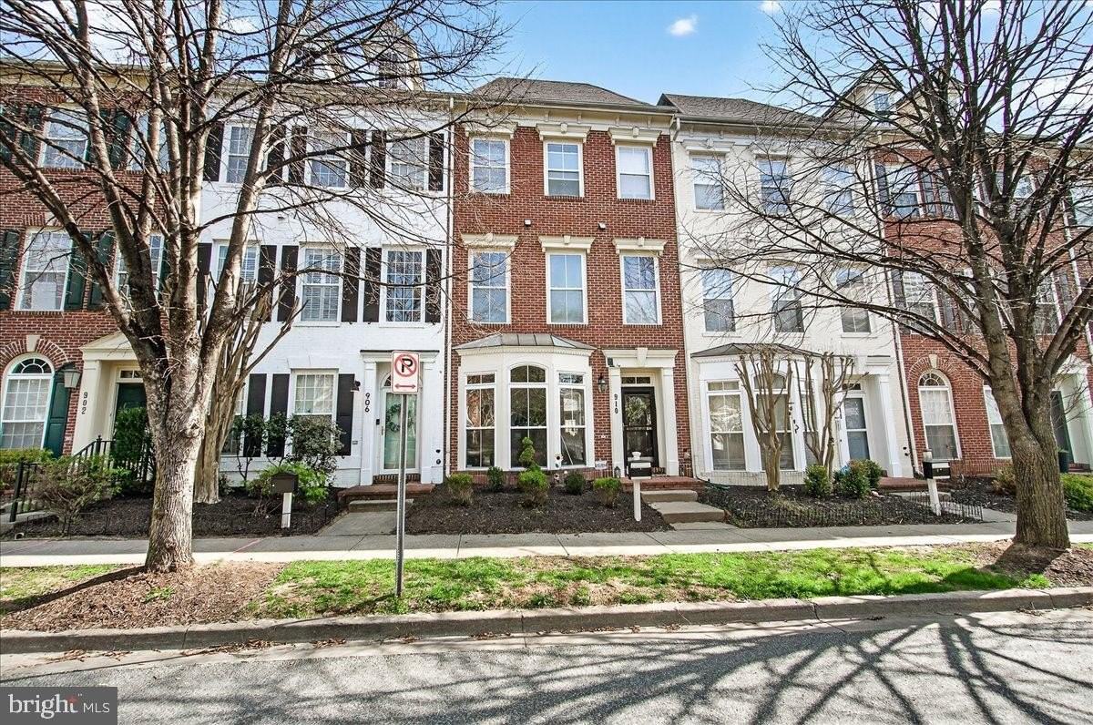 910 Featherstone St - Photo 2 of 34