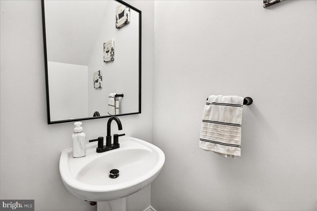 910 Featherstone St - Photo 6 of 34