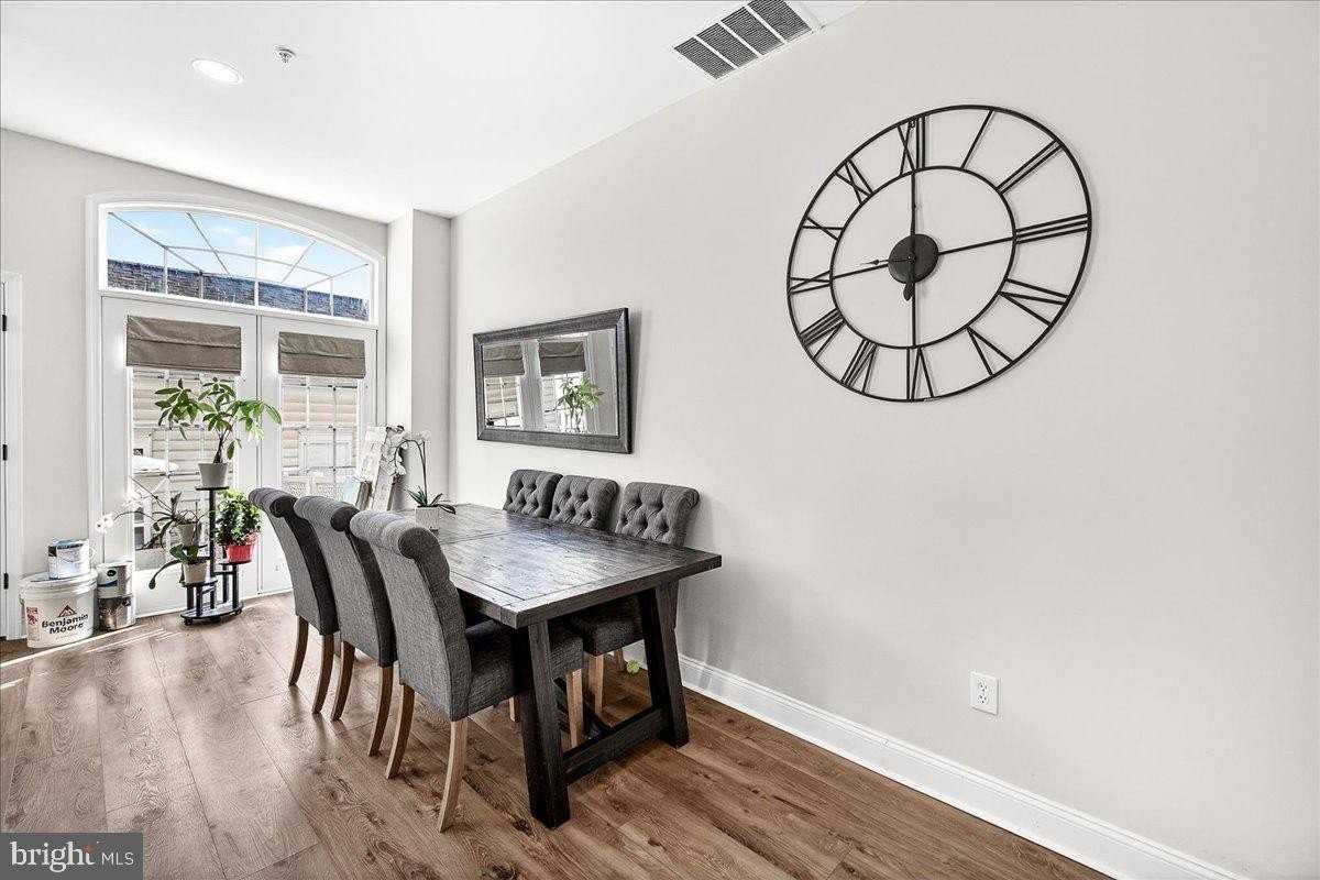 910 Featherstone St - Photo 7 of 34