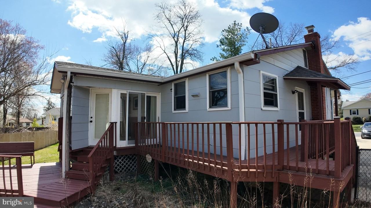 4419 Renn St - Photo 5 of 36