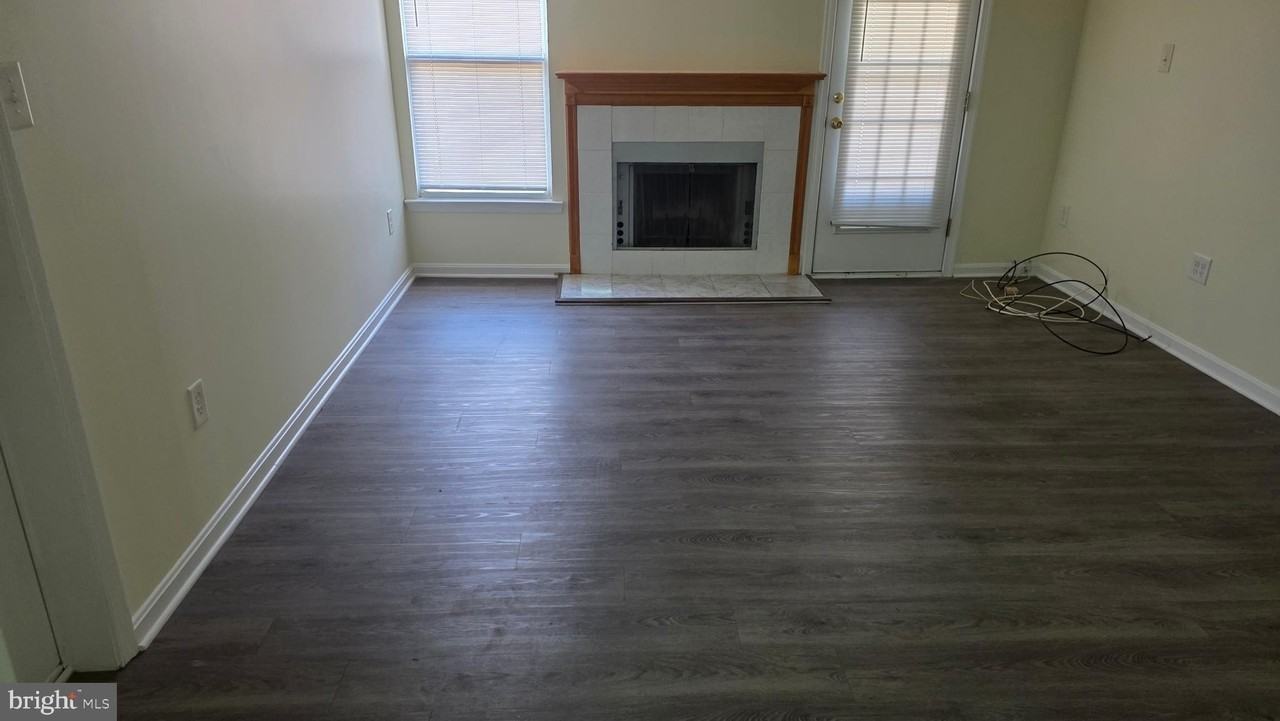 3933 Greencastle Rd Apt 302 - Photo 2 of 8