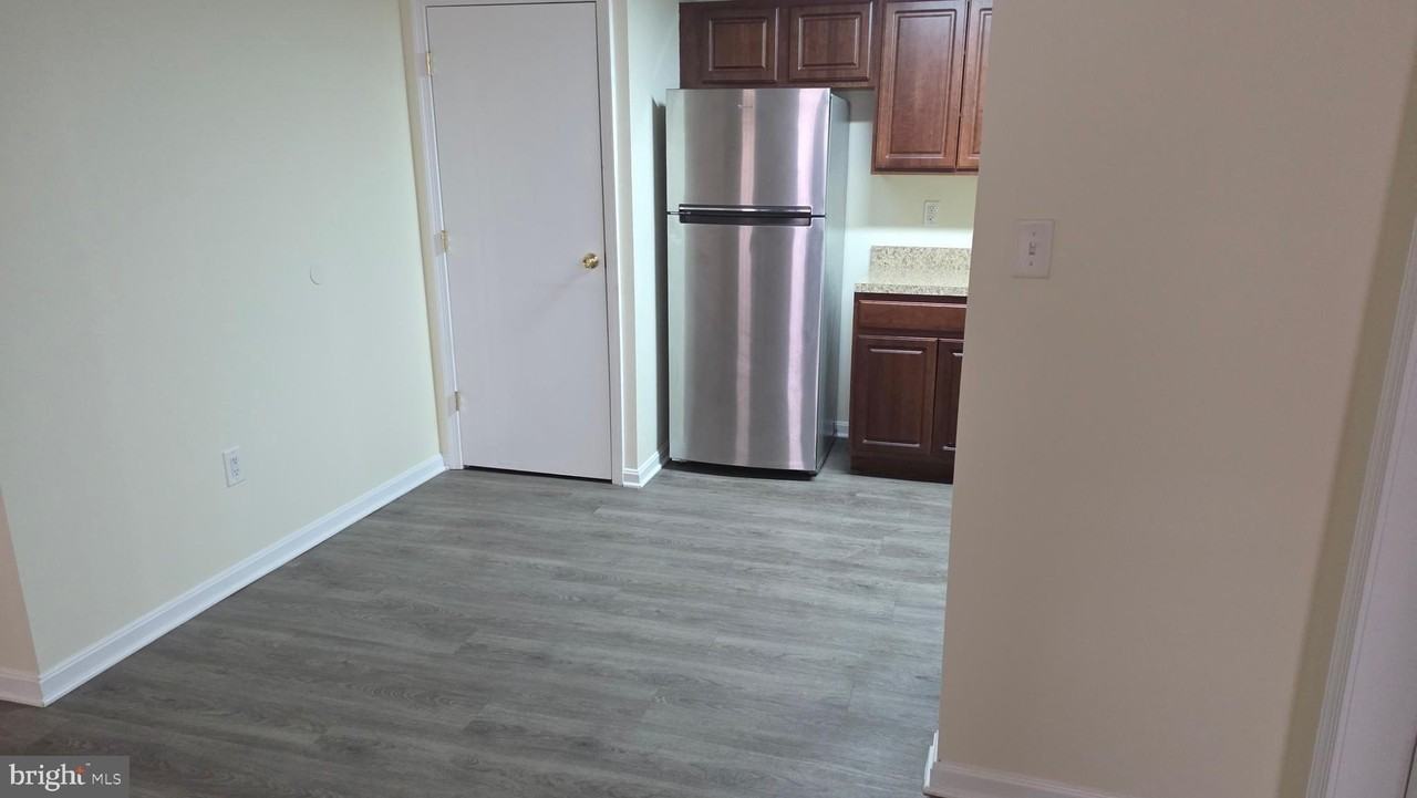 3933 Greencastle Rd Apt 302 - Photo 4 of 8