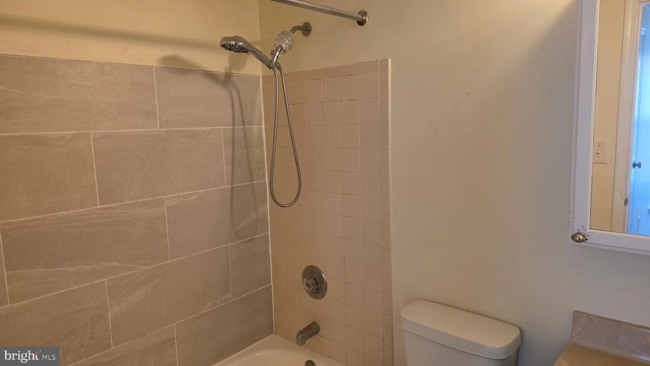 3933 Greencastle Rd Apt 302 - Photo 7 of 8