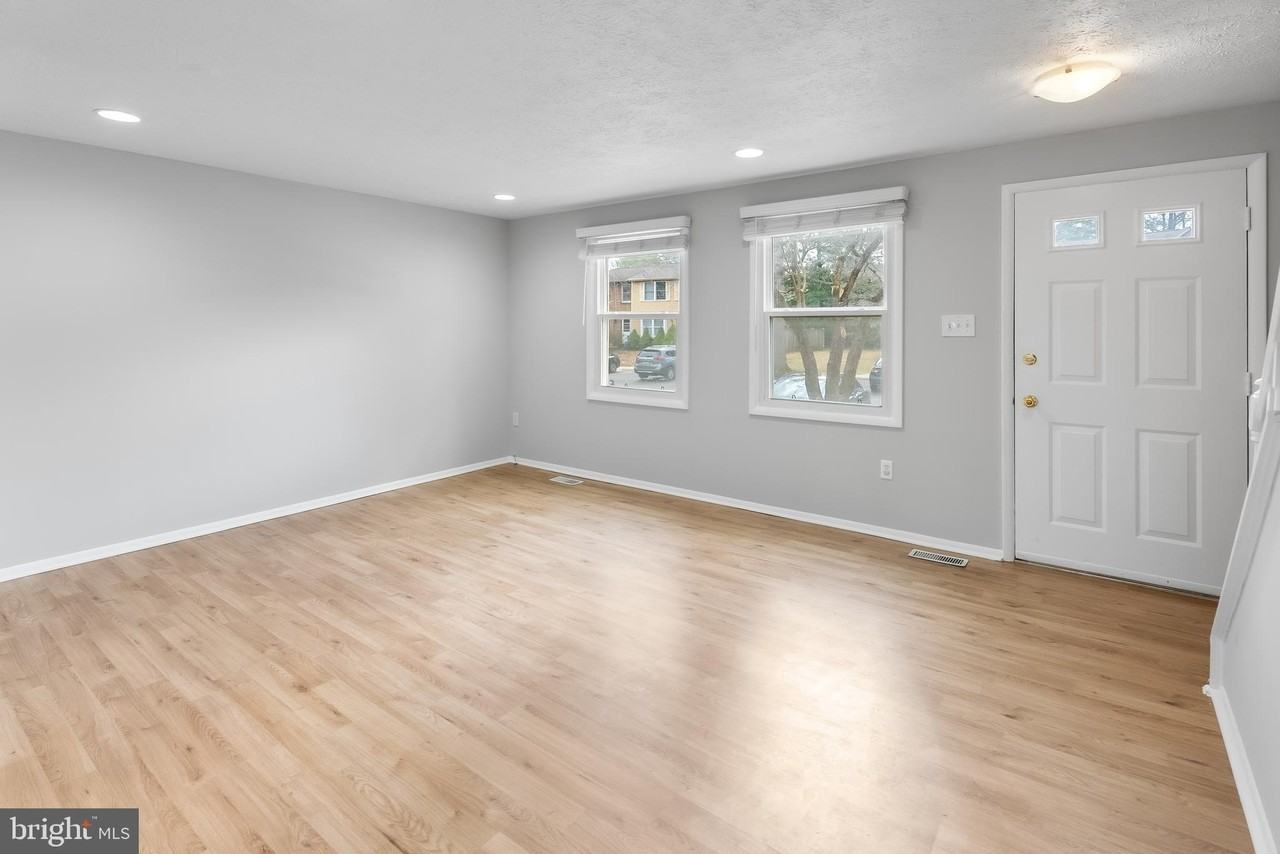 7802 Epsilon Dr - Photo 3 of 17