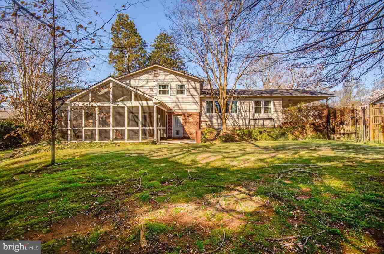 8805 Honeybee Ln - Photo 3 of 48