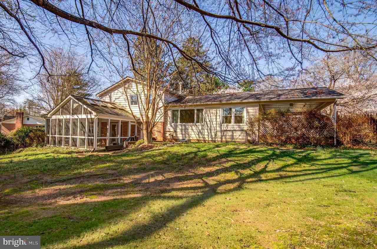 8805 Honeybee Ln - Photo 4 of 48