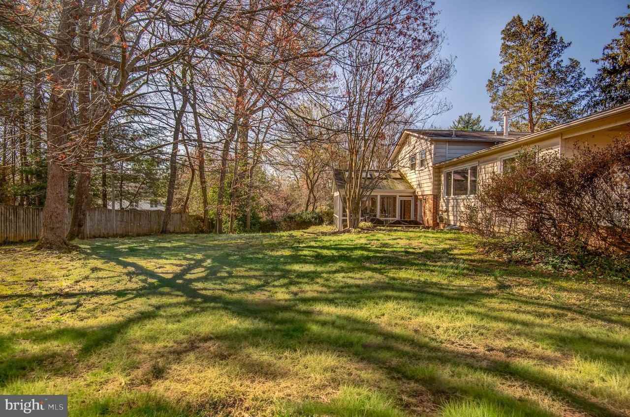 8805 Honeybee Ln - Photo 5 of 48