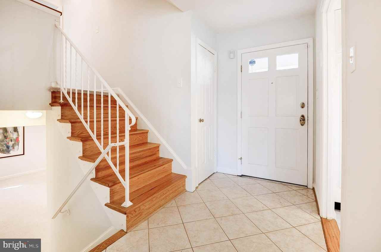 8805 Honeybee Ln - Photo 6 of 48