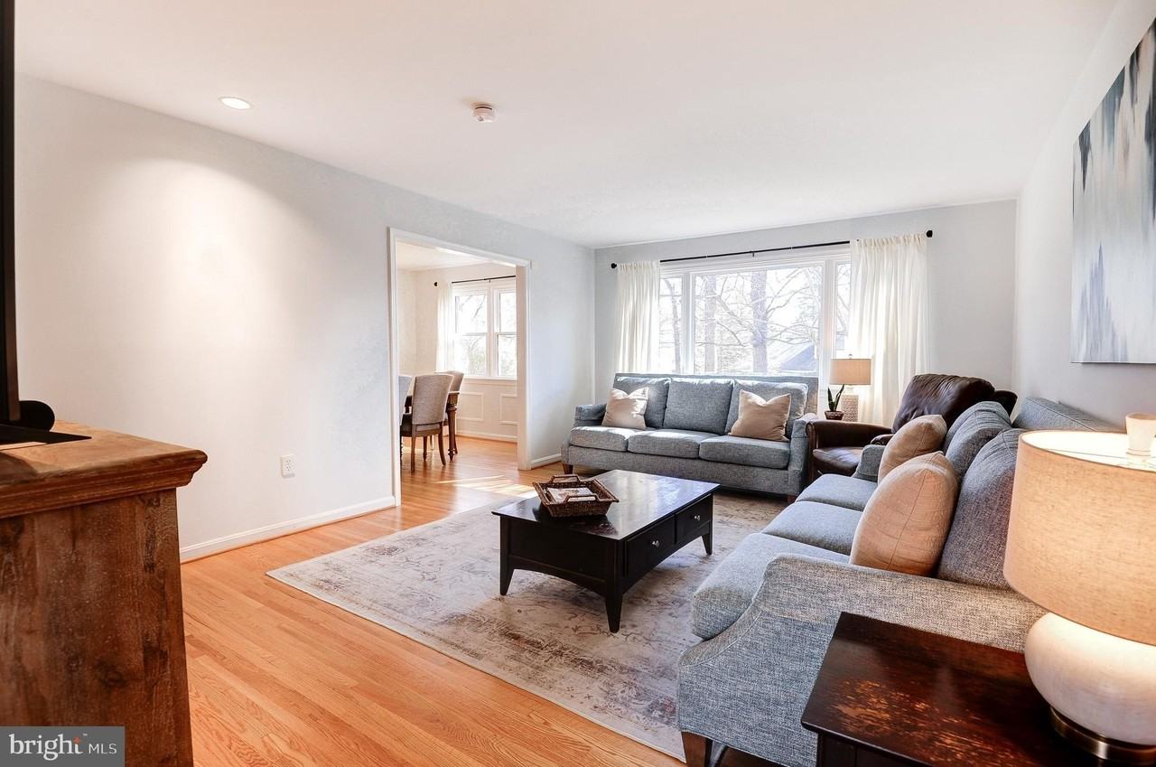 8805 Honeybee Ln - Photo 7 of 48