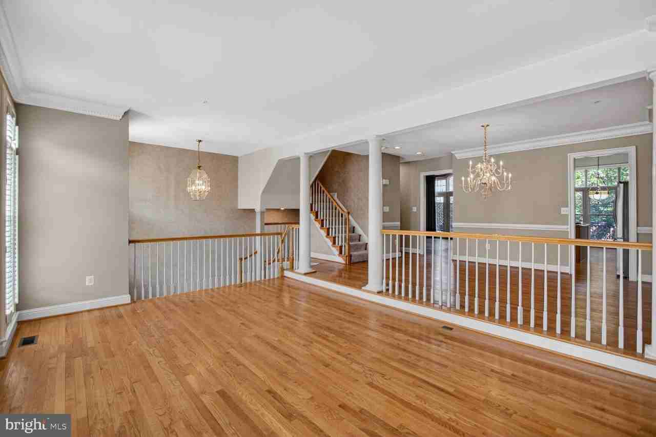 7907 Turncrest Dr - Photo 3 of 25