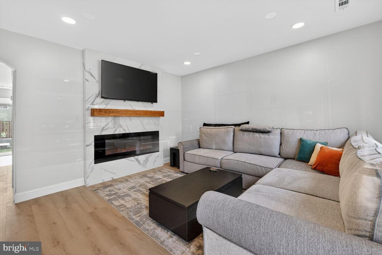 15745 Ambiance Dr - Photo 3 of 19