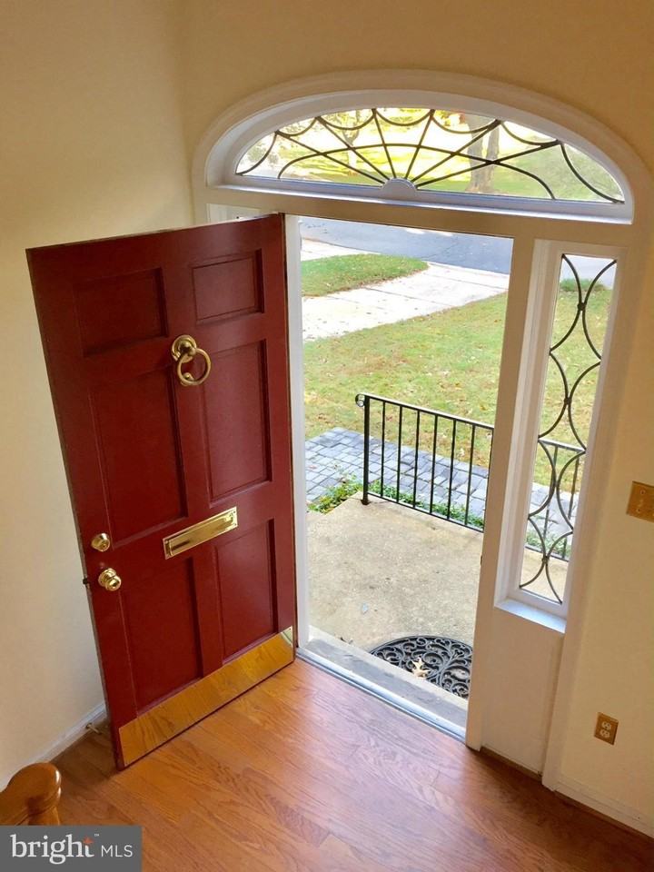 7510 Cayuga Ave - Photo 3 of 20