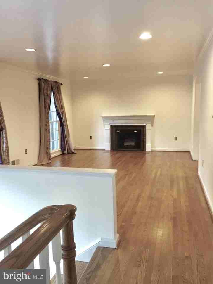 7510 Cayuga Ave - Photo 5 of 20