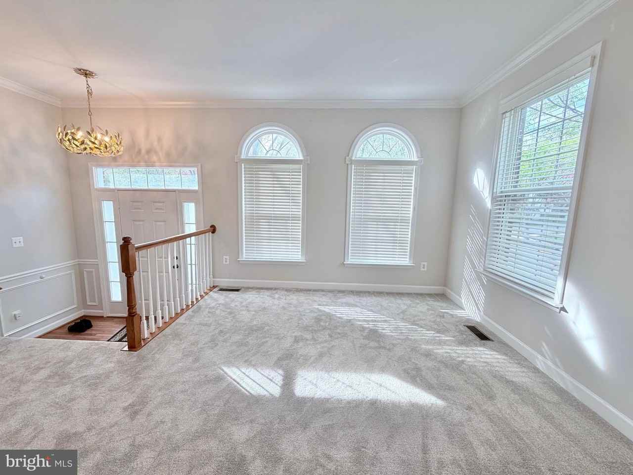 300 Garden View Sq - Photo 6 of 34