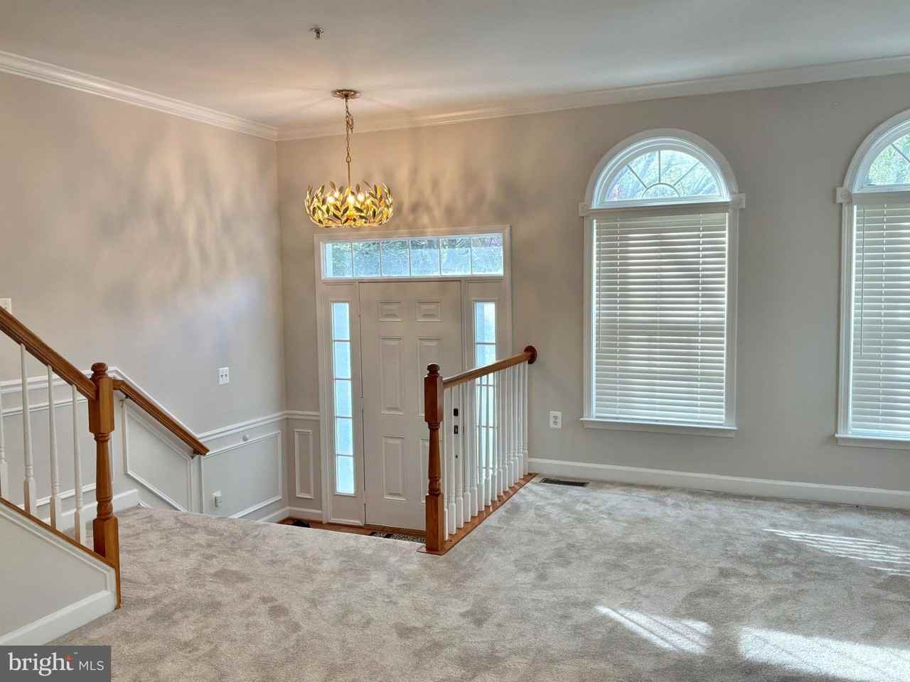 300 Garden View Sq - Photo 7 of 34