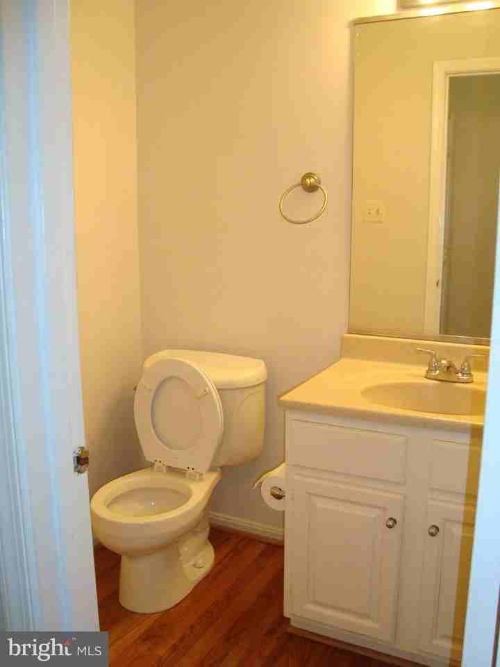 7813 Heatherton Ln - Photo 2 of 43