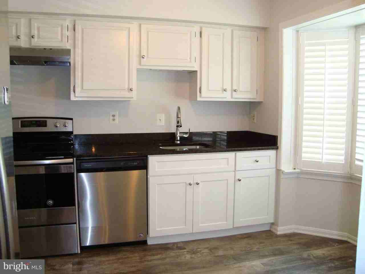 7813 Heatherton Ln - Photo 3 of 43