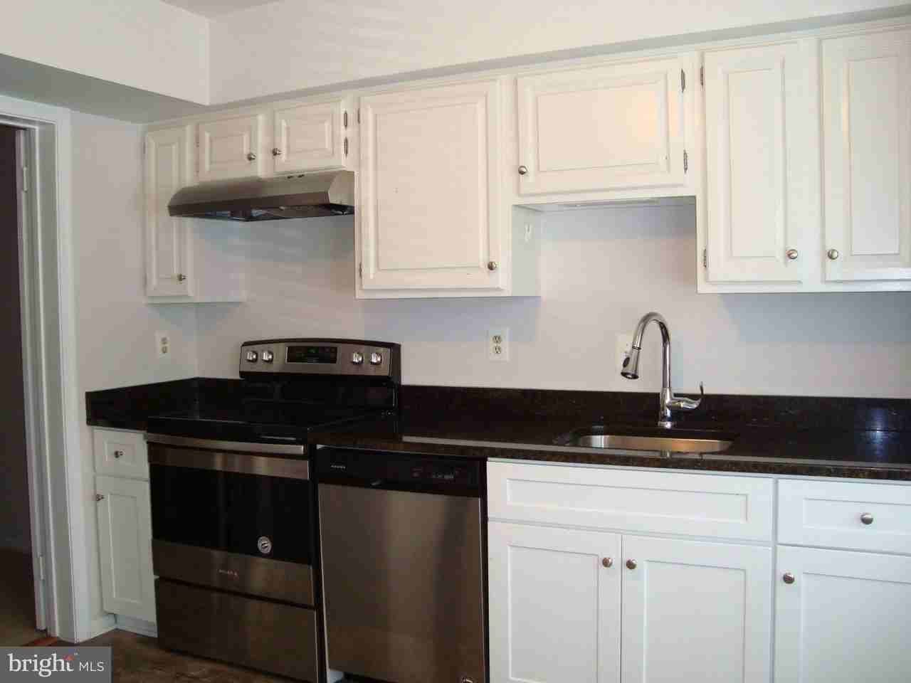 7813 Heatherton Ln - Photo 4 of 43