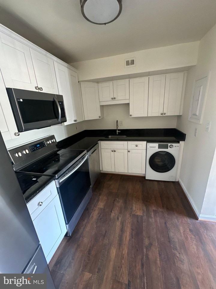 840 Azalea Dr Unit 18 - Photo 4 of 21