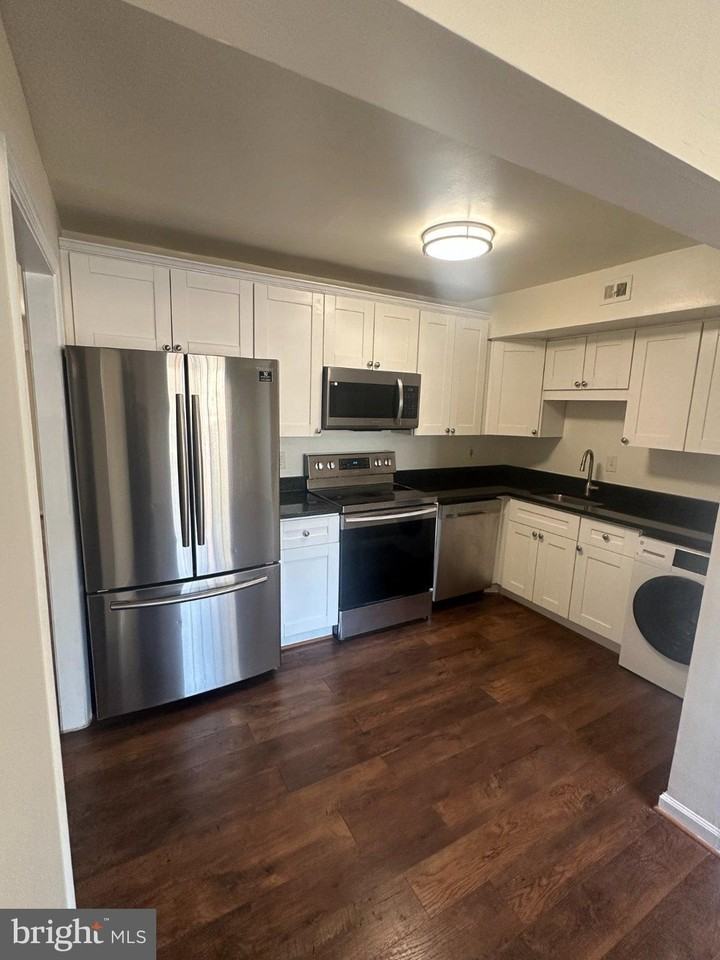 840 Azalea Dr Unit 18 - Photo 5 of 21