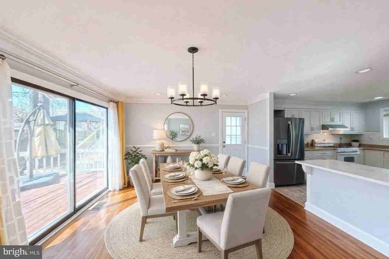 1012 Loxford Ter - Photo 3 of 50