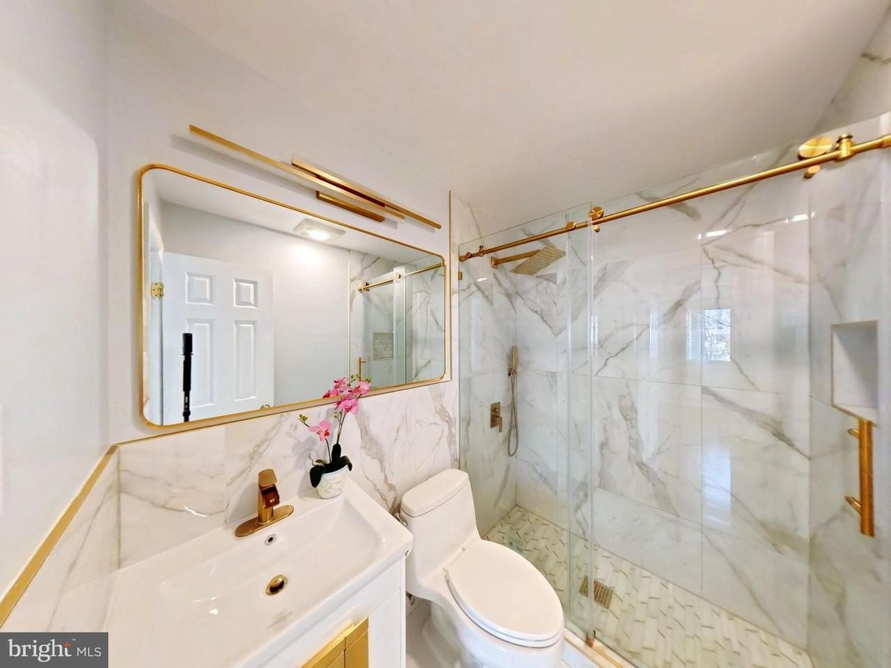 1012 Loxford Ter - Photo 7 of 50