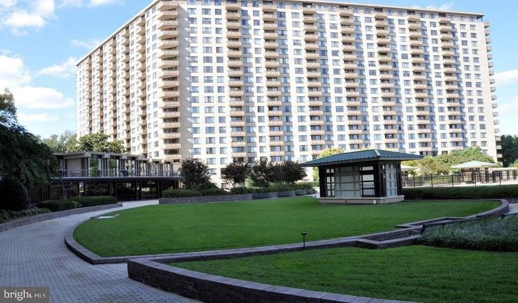 5225 Pooks Hill Rd Apt 1211s - Photo 4 of 32