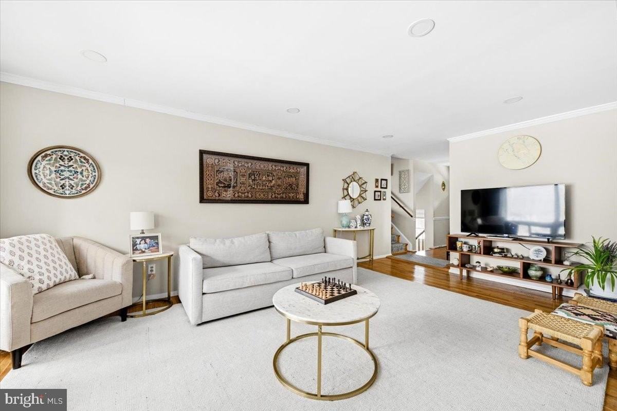 903 Leverton Rd - Photo 4 of 37