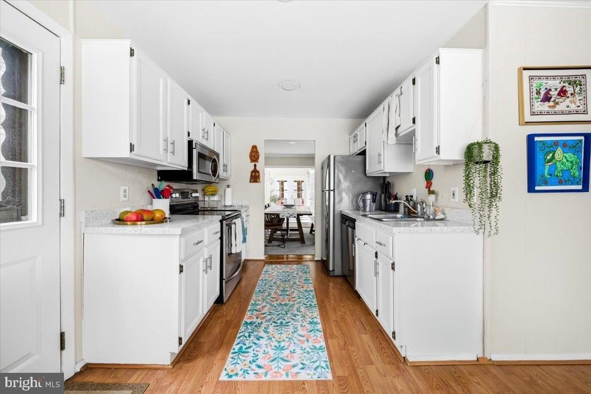 903 Leverton Rd - Photo 7 of 37