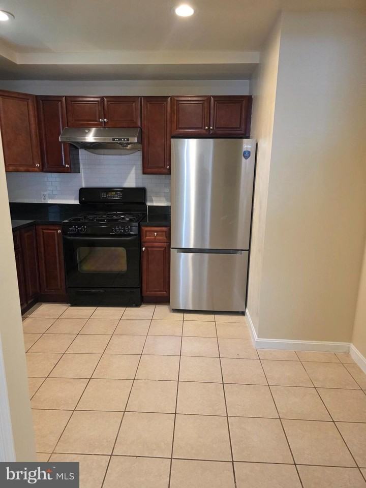 8314 Roanoke Ave - Photo 3 of 11