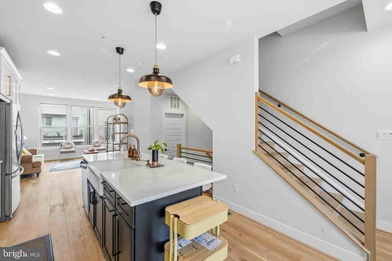 5104 Randolph Rd - Photo 6 of 33