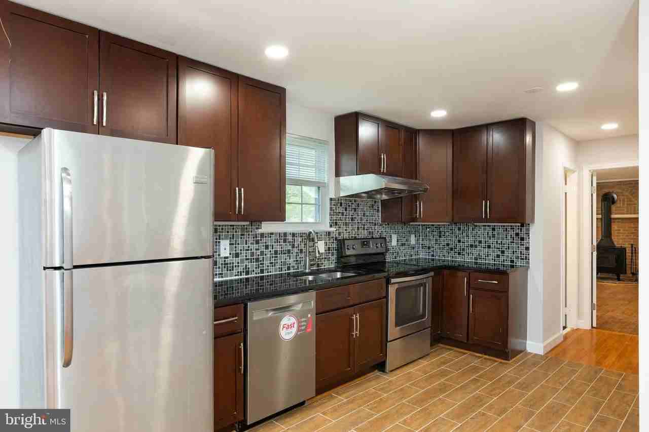 9004 Roundleaf Way - Photo 4 of 50