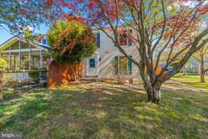 featured image of 39 Triple Crown Ct