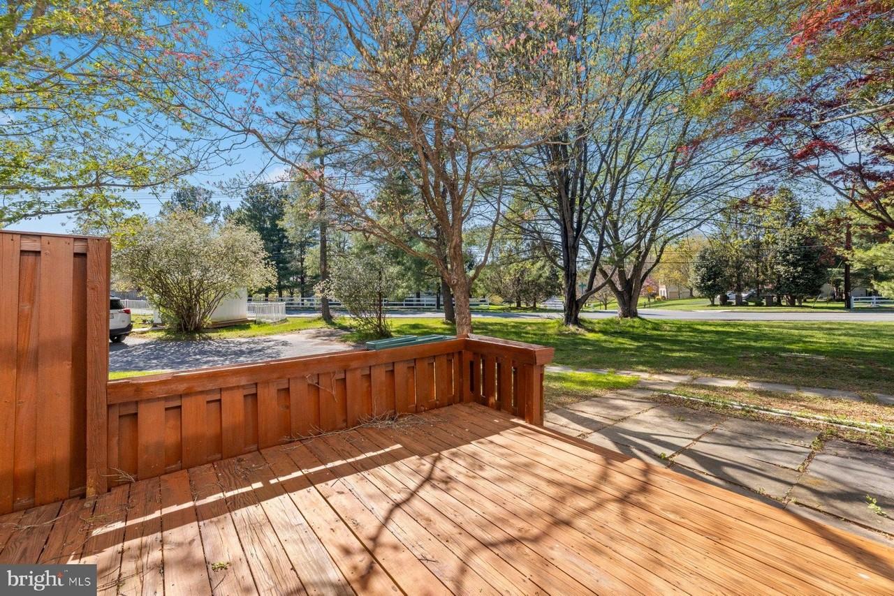 39 Triple Crown Ct - Photo 3 of 26