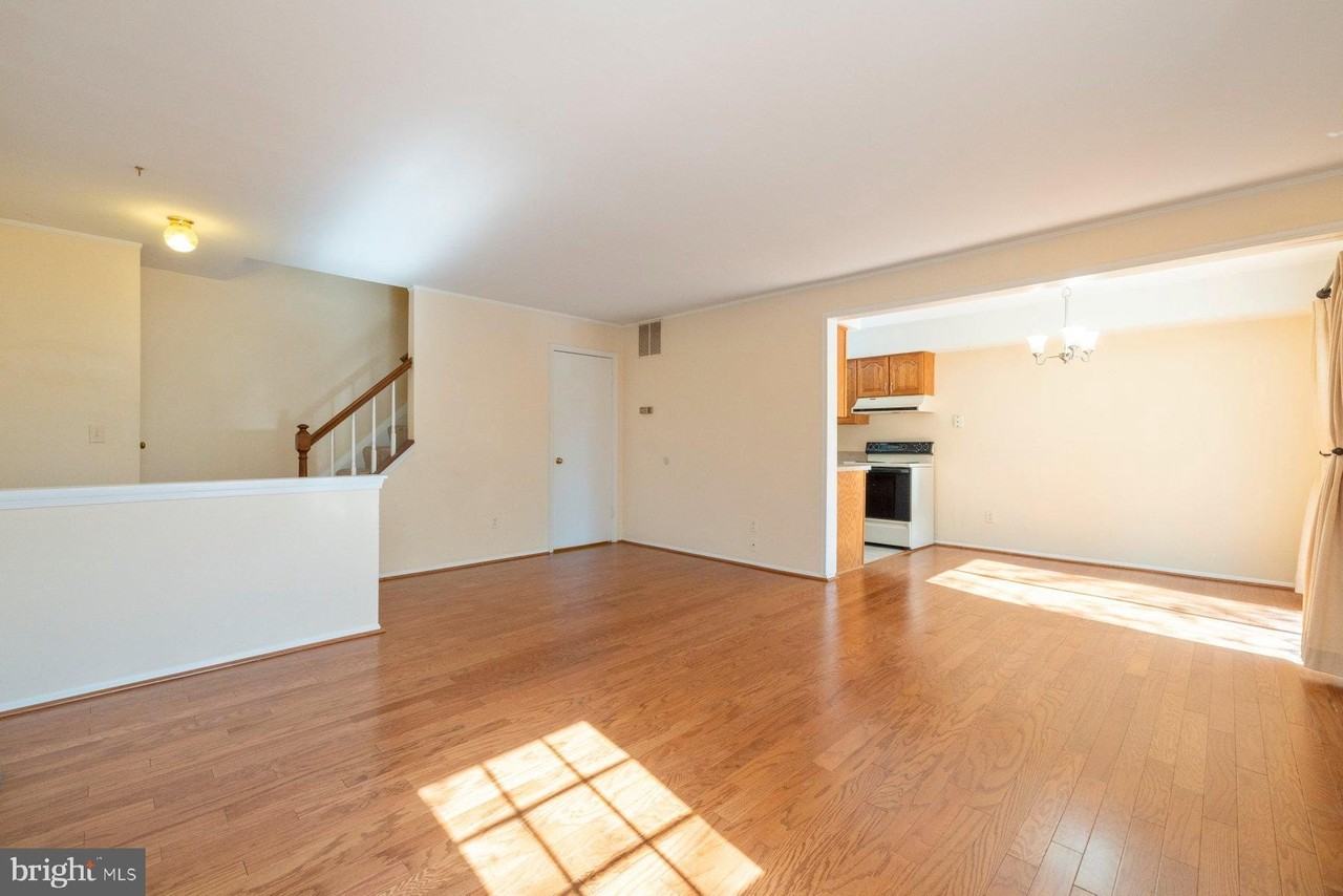 39 Triple Crown Ct - Photo 6 of 26