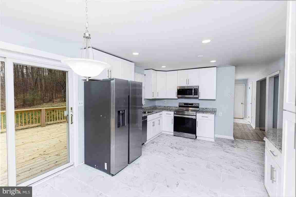 9409 Croom Acres Dr - Photo 4 of 12
