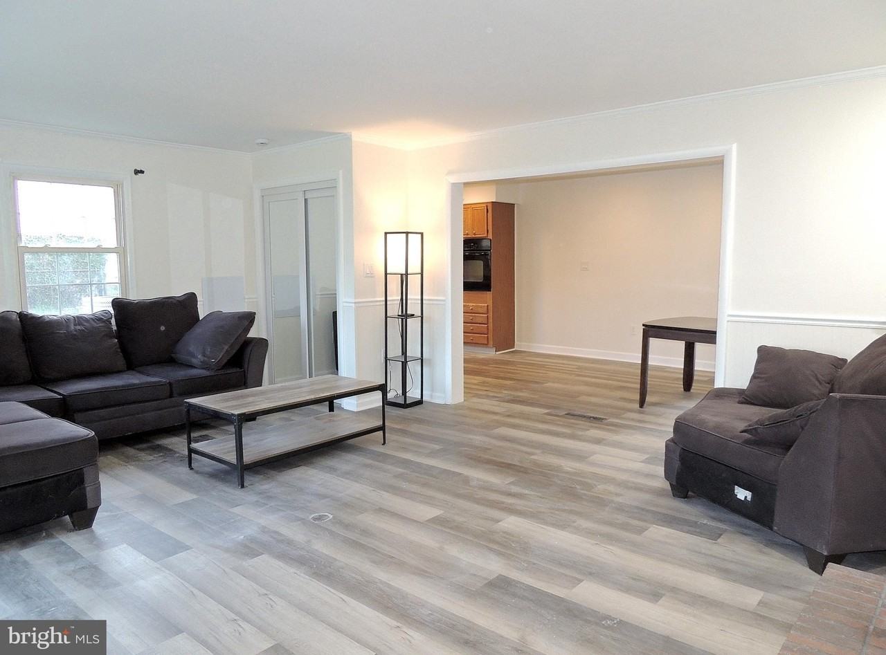 2811 Birdseye Ln - Photo 4 of 30