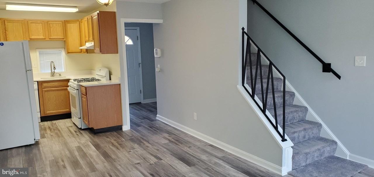 3004 Saint Clair Dr - Photo 5 of 21