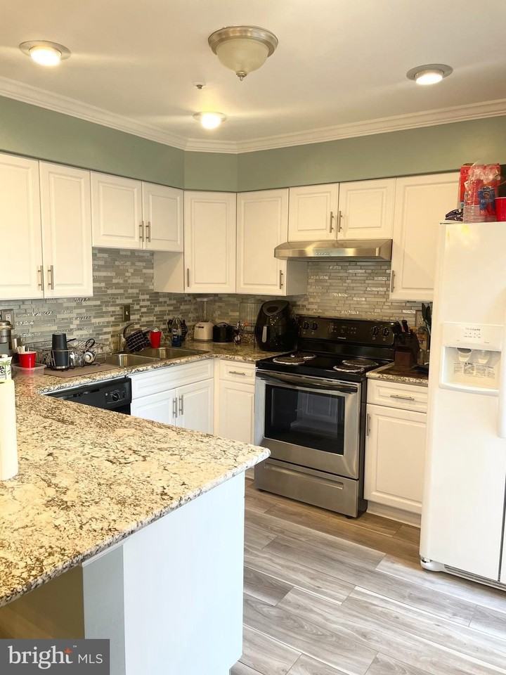 15401 Empress Way - Photo 3 of 16