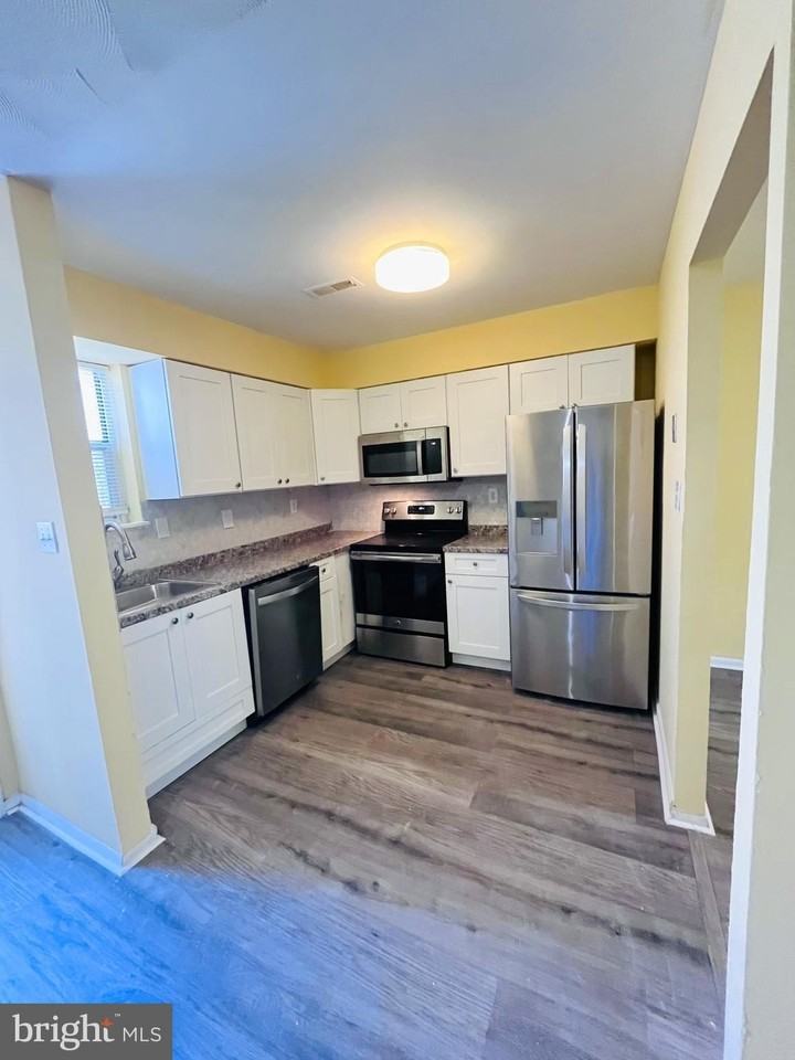 6039 Livingston Rd - Photo 3 of 12