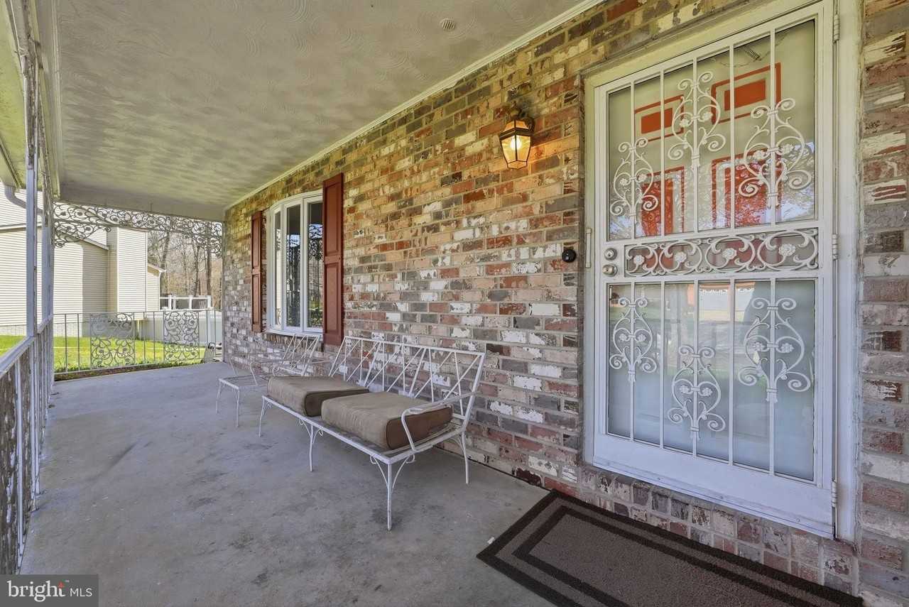 817 Falcon Dr - Photo 3 of 39