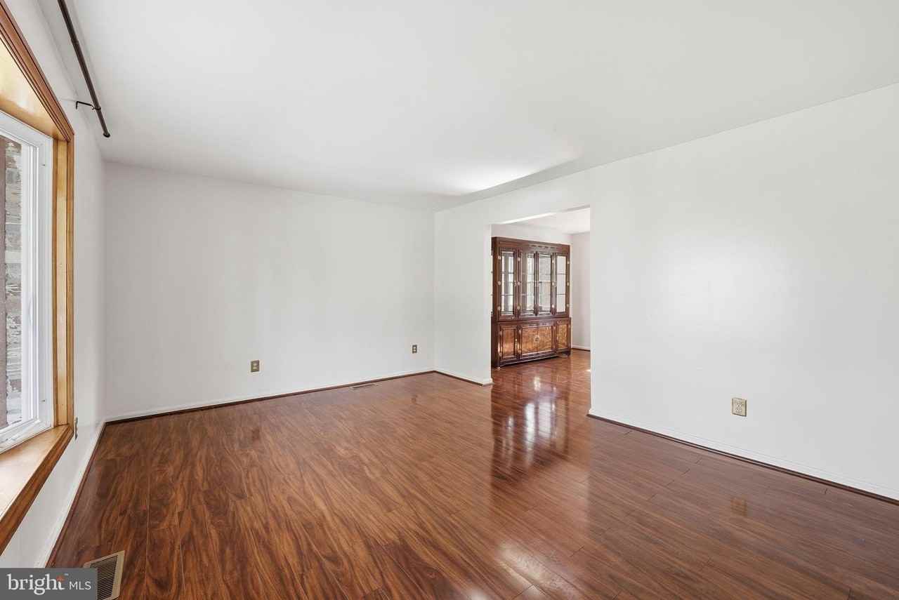 817 Falcon Dr - Photo 4 of 39