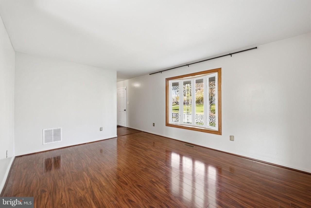 817 Falcon Dr - Photo 6 of 39