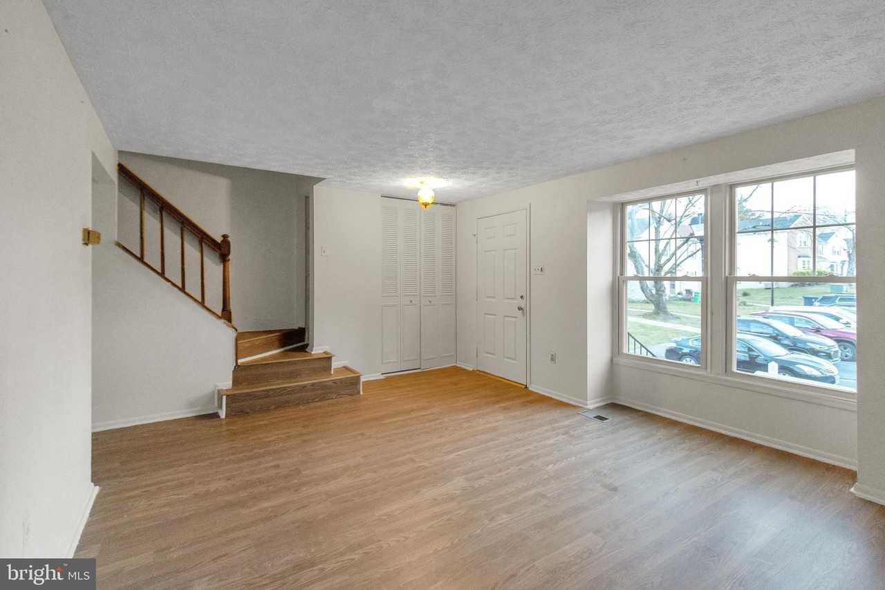 4327 Rockport Ln - Photo 4 of 20