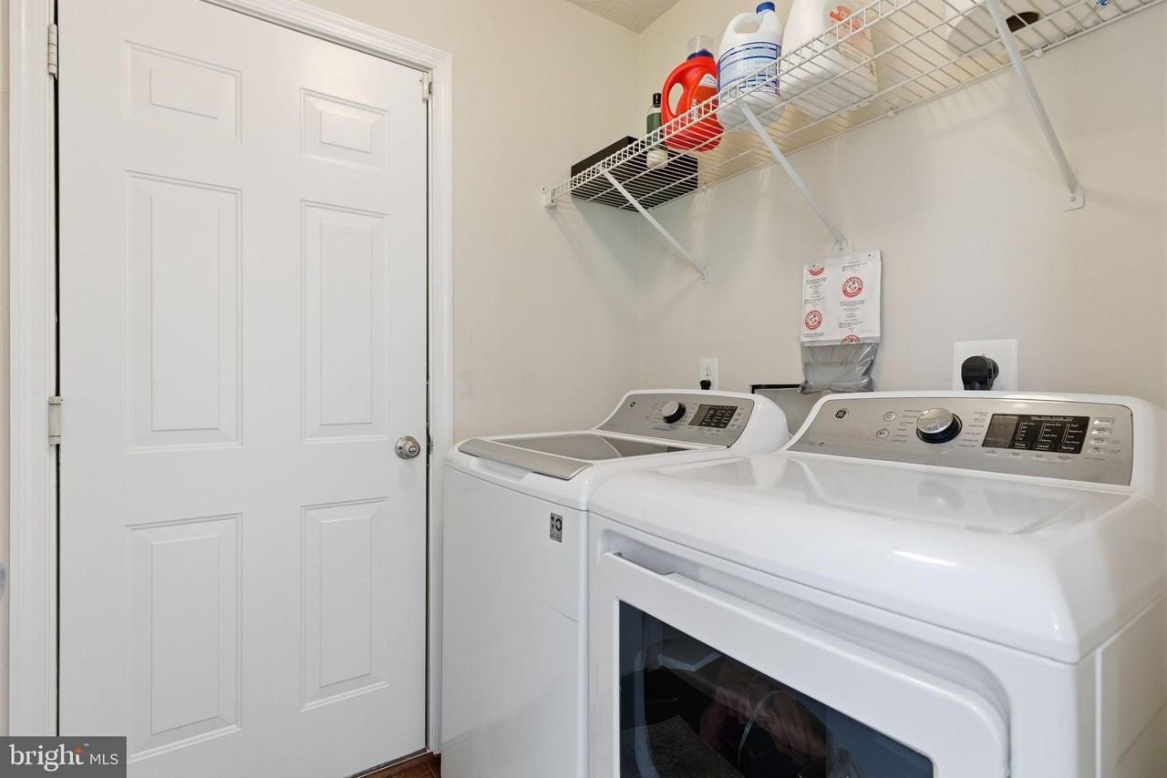 9520 Toucan Dr - Photo 4 of 32