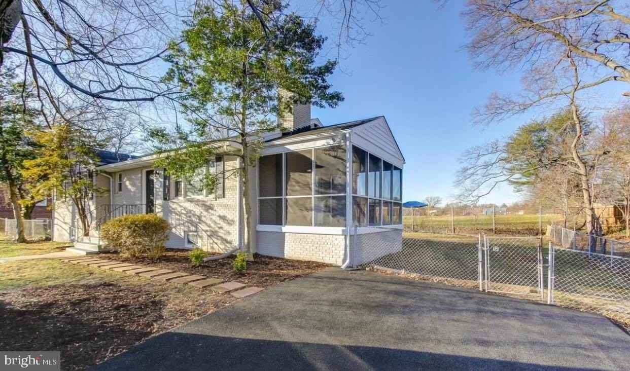 5806 Burgess Rd - Photo 4 of 11