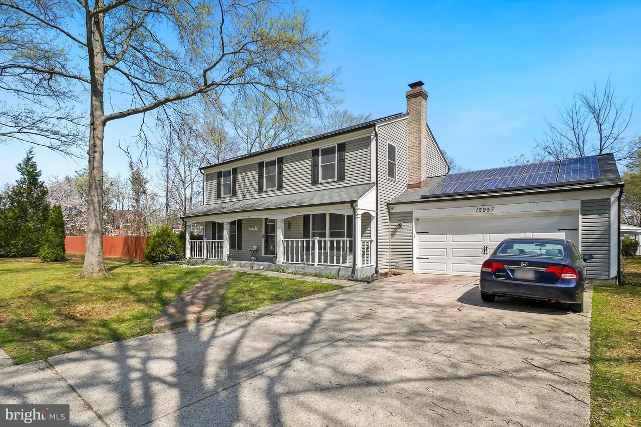 15957 Alameda Dr - Photo 2 of 30